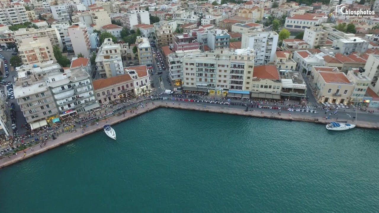 Δείτε τον μεγαλύτερο συρτό του Αιγαίου! Συγκλονιστικό βίντεο από το λιμάνι της Χίου!
